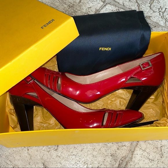 FENDI PATENT LEATHER PUMP WITH HEELS - Picture 2 of 13